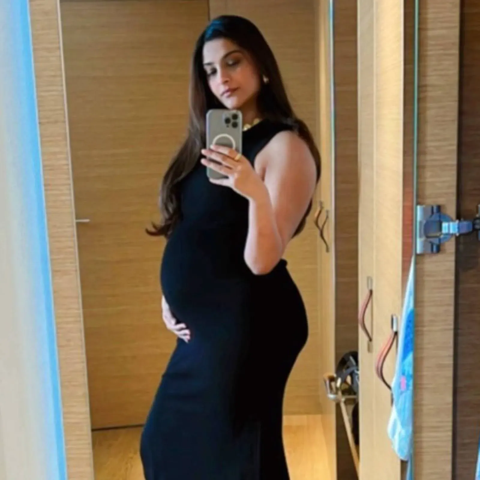 Sonam Kapoor pregnant baby bump dress bollywood actress