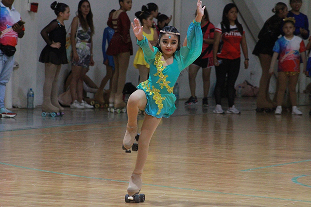 Una patinadora de 400 competidores de 13 estados de la República Mexicana