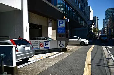 産業貿易センター駐車場