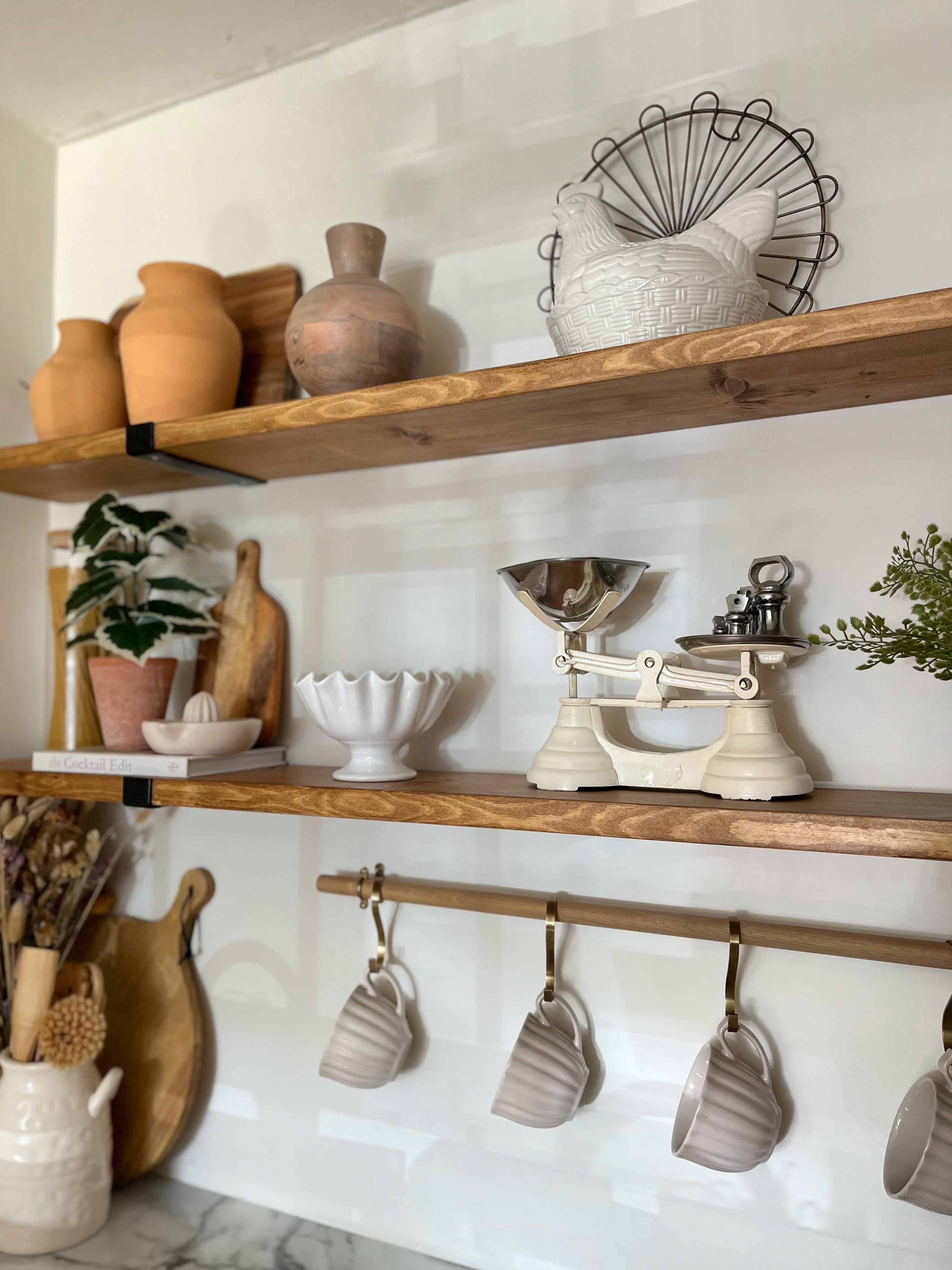 Open kitchen shelf styling. Scaffold board shelves styled in farmhouse style. Budget kitchen inspiration for your home decor