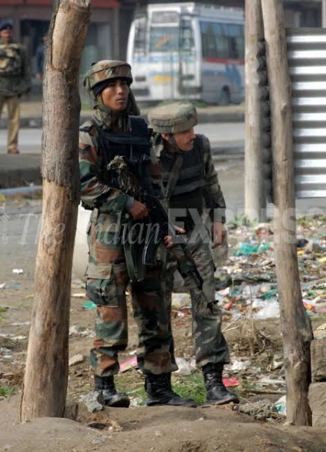 जम्मू-कश्मीर के गांदरबल में भारतीय सुरक्षा बलों पर आतंकवादियों का हमला |  2 बीएसएफ जवान शहीद