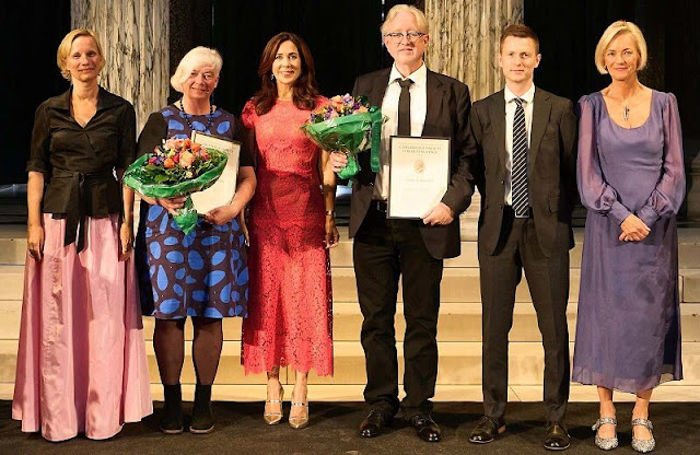 Princess Mary wore a pink lace dress gown by Collette Dinnigan. Jesper Petersen, Marie Louise and Majken Schultz