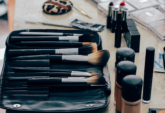 5 Tips For Looking Your Best While Traveling, Makeup