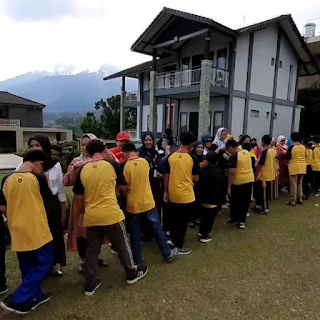 Keseruan Anak SD Lab School UPI Bandung di Villa Istana Bunga