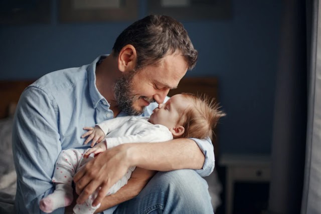 Após decidirem que a filha “não combinava com a família”, pais colocam bebê de três meses para adoção