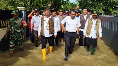 Pj Gubernur Banten Tinjau Banjir Di Desa Tanjung Burung 