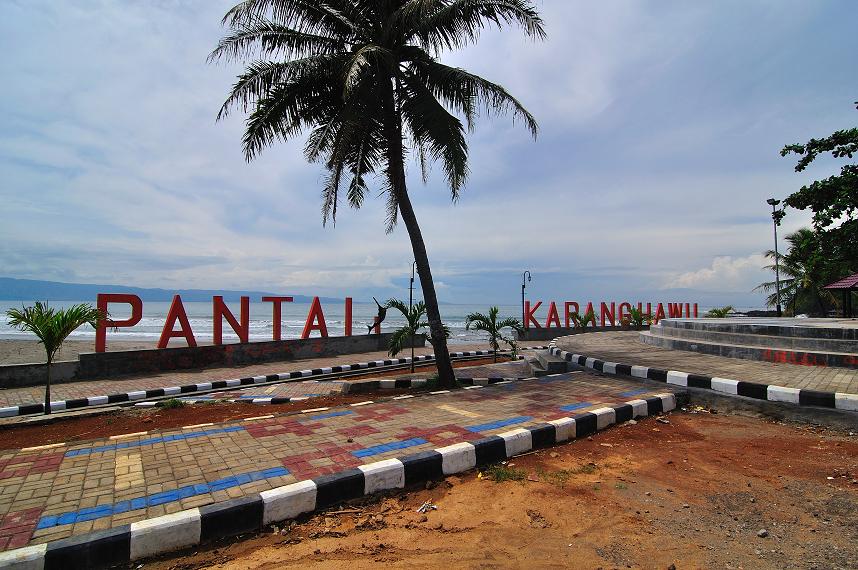 Mengurai Aroma Mistis Pantai Karanghawu ~ Aneka Rasa 