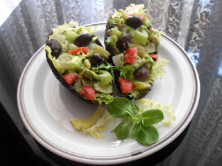 Receta de aguacates rellenos de ensalada.