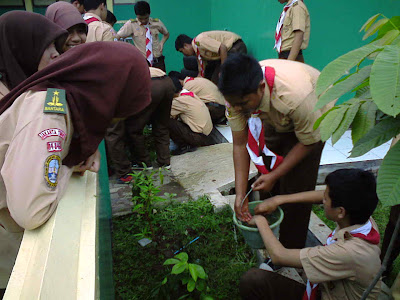 Kegiatan Penghijauan di MAN 6 Jakarta - Pramuka MAN 6 Jakarta