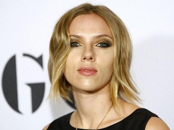 scarlett johansson hairstyles 2010. johansson hairstyles 2010,