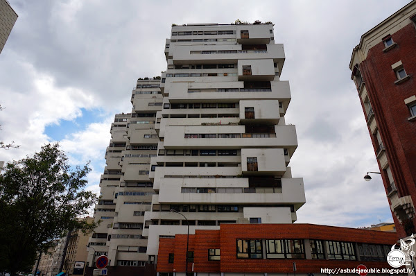 Paris 12ème - Tours de logements, rue Erard.  Architectes: Roger Anger, Mario Heymann, Pierre Puccinelli  Construction: 1962 