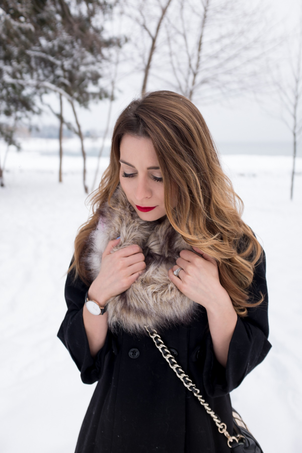 tips for taking outfit photos in the winter