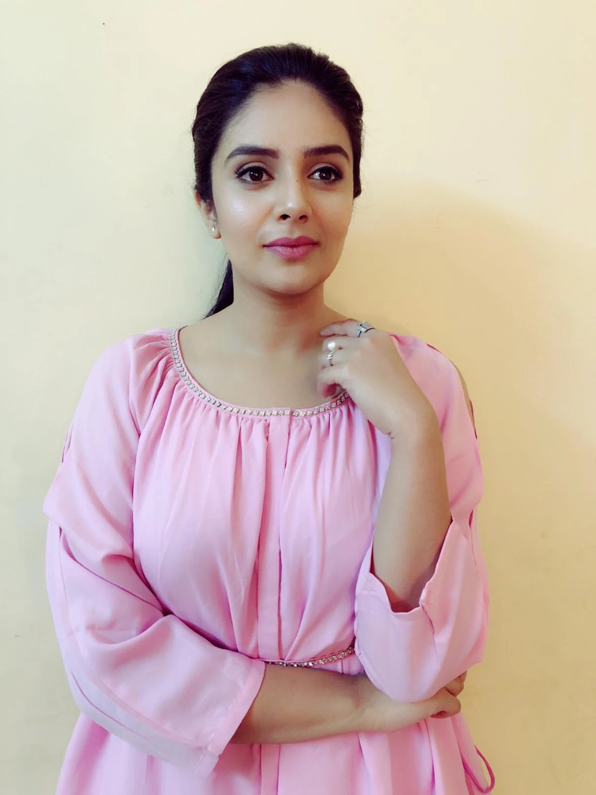 Indian TV Anchor Sreemukhi Long Legs Photos In Pink Dress