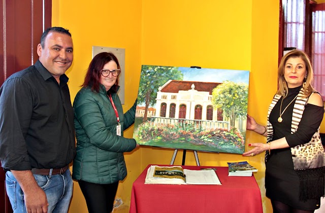 Vice Prefeito de Colombo Sérgio Pinheiro conhece exposição que homenageia os pinheiros do Paraná