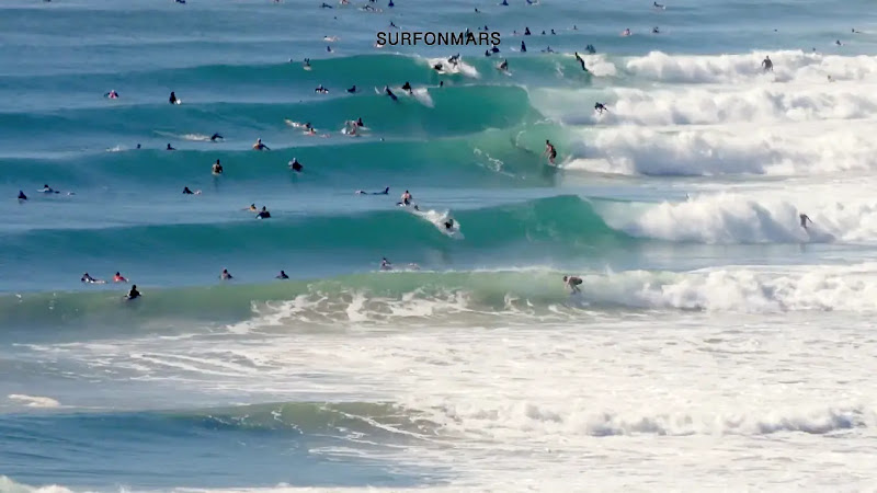 Surfing. Superbank Confetti. Mick Fanning & 500 Friends!