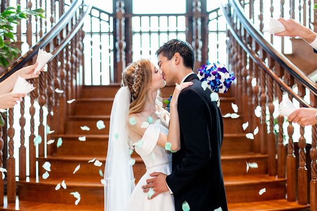 tavares pavilion on the lake photos with rose petals