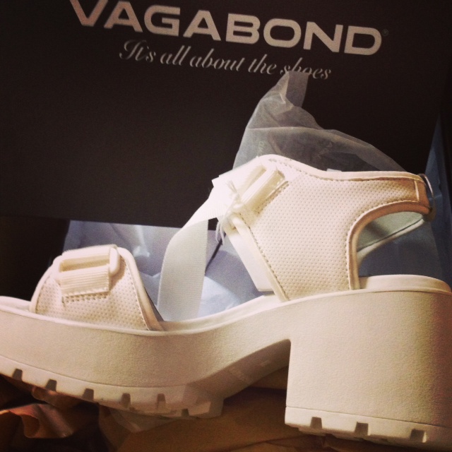 vagabond, sandals, white, shoes, adobe, photoshop, fashion illustration, fashion, style, blogger, fblogger, bloglovin