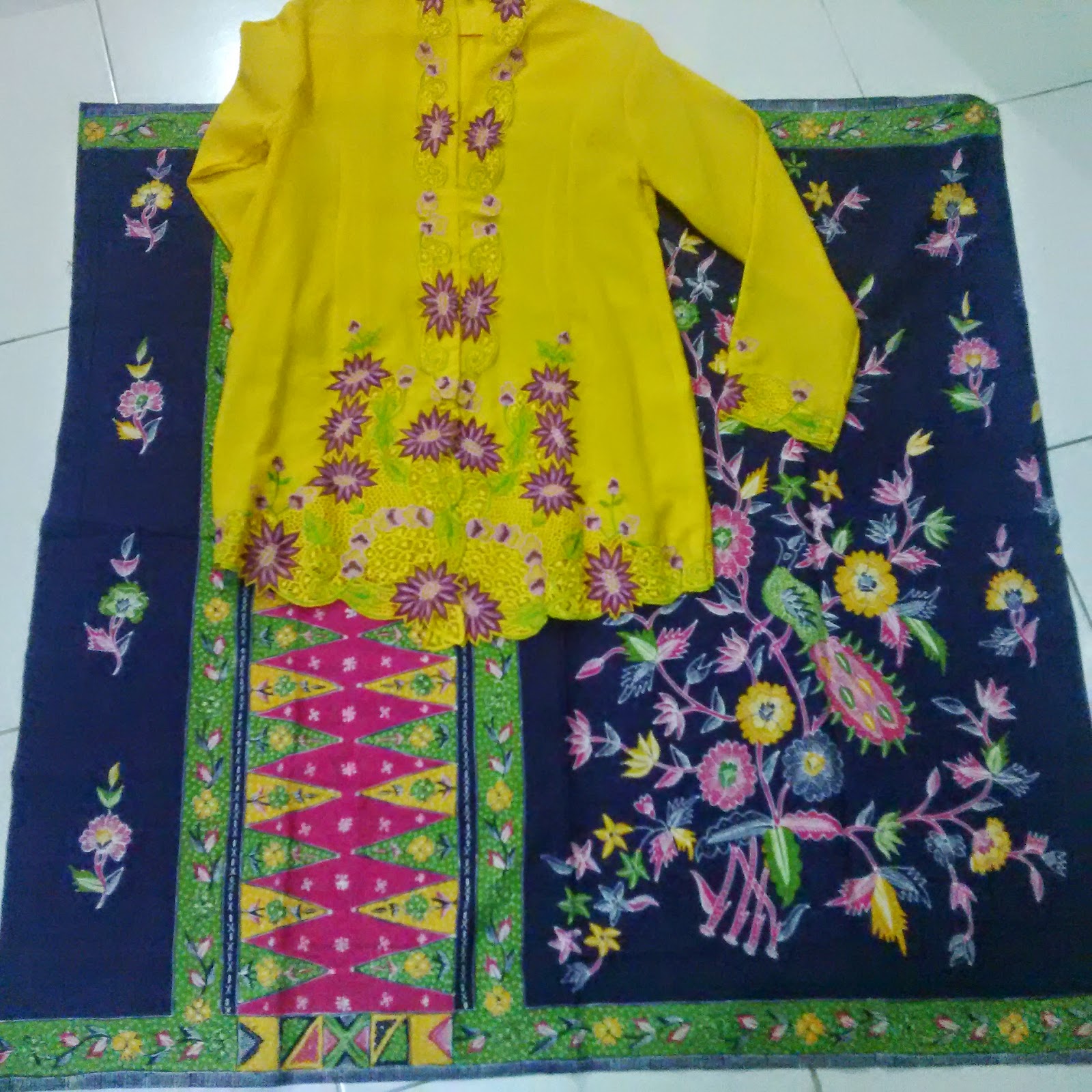 JUAL BATIK BETAWI HUB. 085211711318 atau 021-93786634 