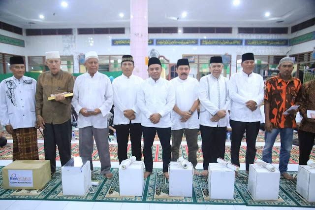 H.Andi Suhaimi Dalimunthe Bersama Ketua Tim Penggerak PKK dan Tim Safari Rahmadan ke Mesjid AL-HUSNA