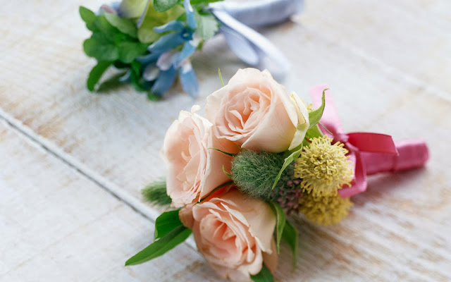 buque de flores con rosas