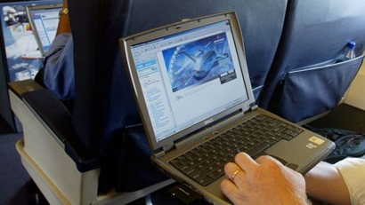 Laptop_on_plane