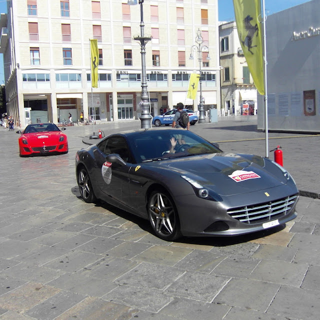 Ferrari California T Lecce Piazza Sant'Oronzo Cavalcade 2017 Salento V12