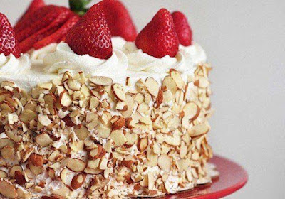 celebrate-ur-birth-day-withstrawberry-cake