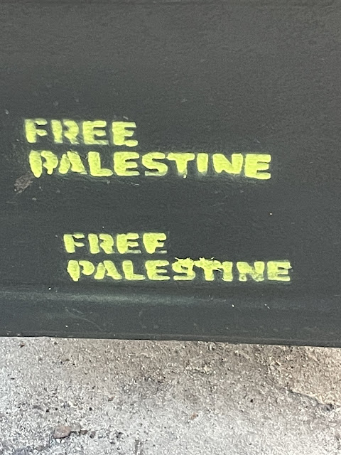 Graffiti: Free Palestine written twice