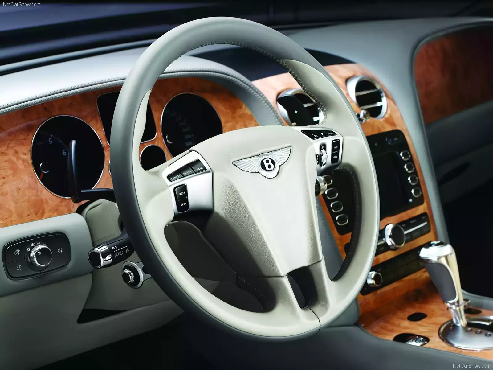Hình ảnh xe ô tô Bentley Continental GTC Speed 2010 & nội ngoại thất