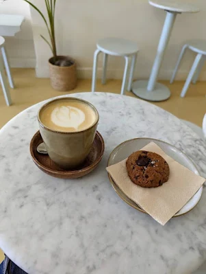 Coffee and vegan chocolate chip cookie at Calmô in Lisbon