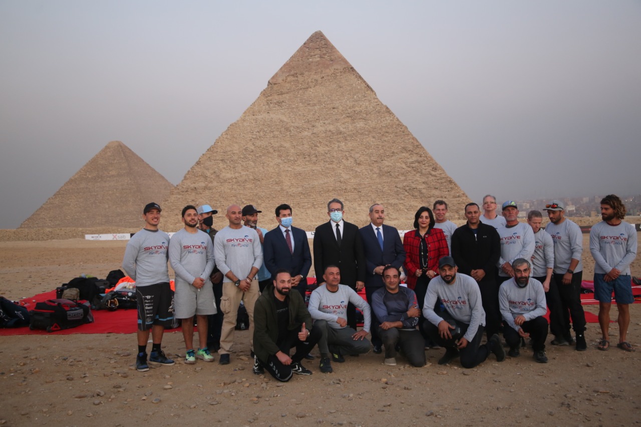 Pictures of the pyramids parachute show attended by the Egyptian Ministers of Sports, Tourism and Aviation