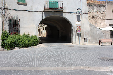 BANYERES DEL PENEDÈS CASTELL DE BANYERES - ERMITA DE LA MARE DE DÉU DELS ARQUETS - LLEGER - ERMITA SANT PONÇ; carrer Major i plaça de l'Om de Banyeres del Penedès