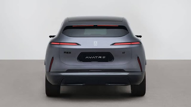 Avatr 07 from Changan, Huawei, and CATL Show Case in China