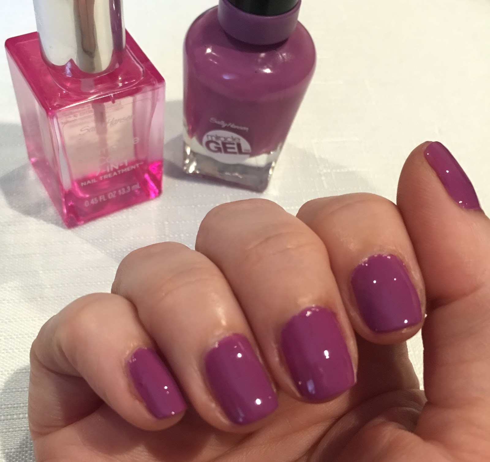 Makeup and Macaroons: A BIG Yes to the Sally Hansen Miracle Gel Polishes