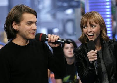 Photos of Christina Ricci with Emile Hirsch at MTV TRL on 5th May 2008. (2nd Photos)