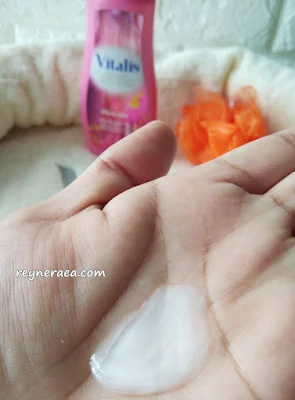 mandi parfum dengan vitalis body wash