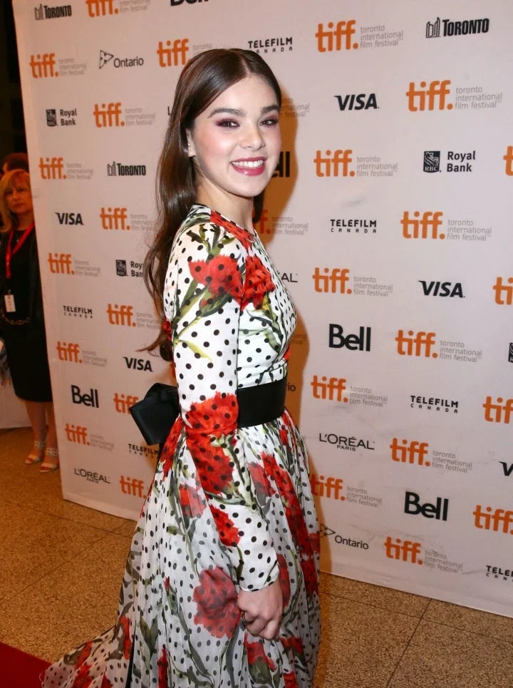 Hailee Steinfeld is gorgeous in Dolce & Gabbana at 'The Keeping Room' Toronto International Film Festival premiere