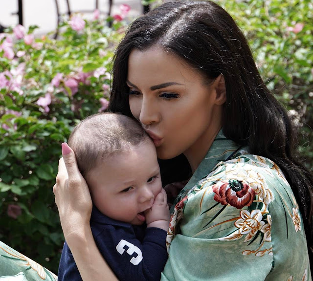 Jordan-Carver-love-her-son-picture-from-Instagram