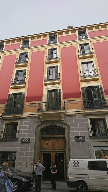17-toc-hostel-madrid-exterior-entrance-2-day-madrid-itinerary