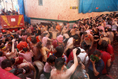 Tomato Fight Seen On www.coolpicturegallery.net