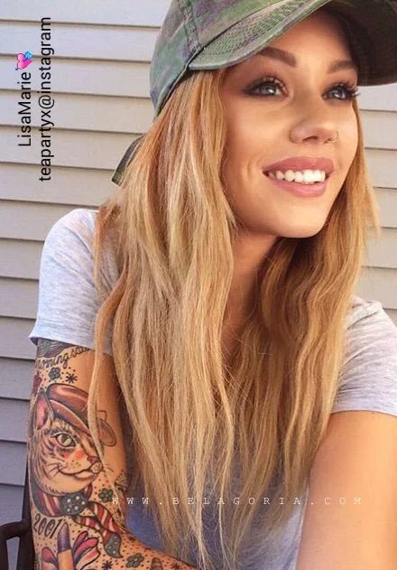 vemos a la modelo de instagram Lisa Marie con tatuajes femeninos