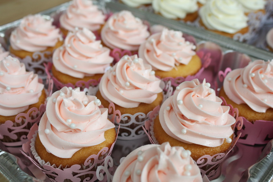  their daughter's 6th birthday and asked me to make ballerina cupcakes