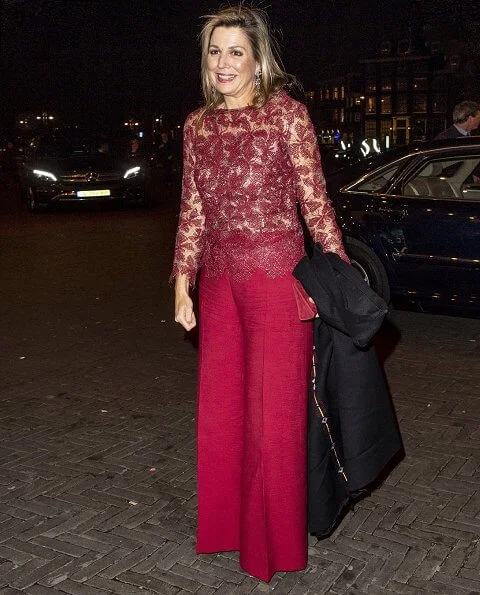 Frida is a ballet inspired by the life story of Frida Kahlo. Queen Maxima wore a red lace top and red wide leg trousers by Natan