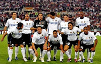 F. C. INTERNAZIONALE DE MILÁN - Milán, Italia - Temporada 2006-07 - Grosso, Dacourt, Julio César, Ibrahimovic, Zantti, Vieira; Stankovic, Materazzi, Córdoba, Hernán Crespo y Maicon - El Inter se proclamó Campeón de la Liga italiana, batiendo el record de puntos. Roberto Mancini era el entrenador