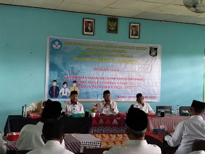 PLT Dinas Pendidikan Nazili saat acara MKKS tingkat SMP di SMPN 2 Janapria Loteng kemarin