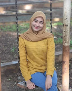 Hijabers cantik Ririn Putri Anjani