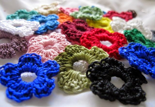 https://www.etsy.com/listing/230171526/crochet-flowers-45-piece-tiny-handmade?ref=shop_home_active_1