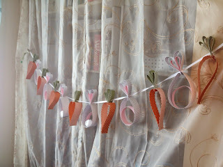 MidnightCrafting.com Bunny and Carrot Garland made of Stampin Up Paper