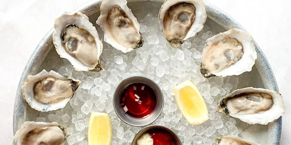 2 people died from consuming raw oysters and how to safely eat them