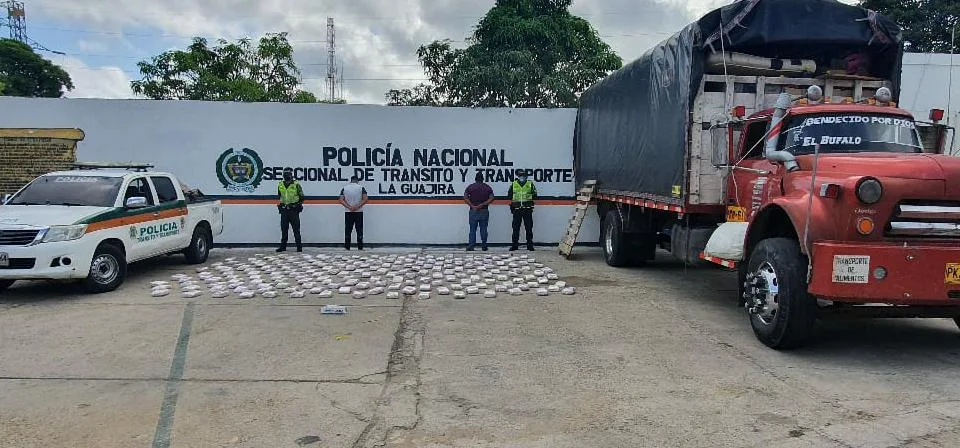 hoyennoticia.com, 70 paquetes con coca y 100 kilos de marihuana hallan en carreteras de La Guajira